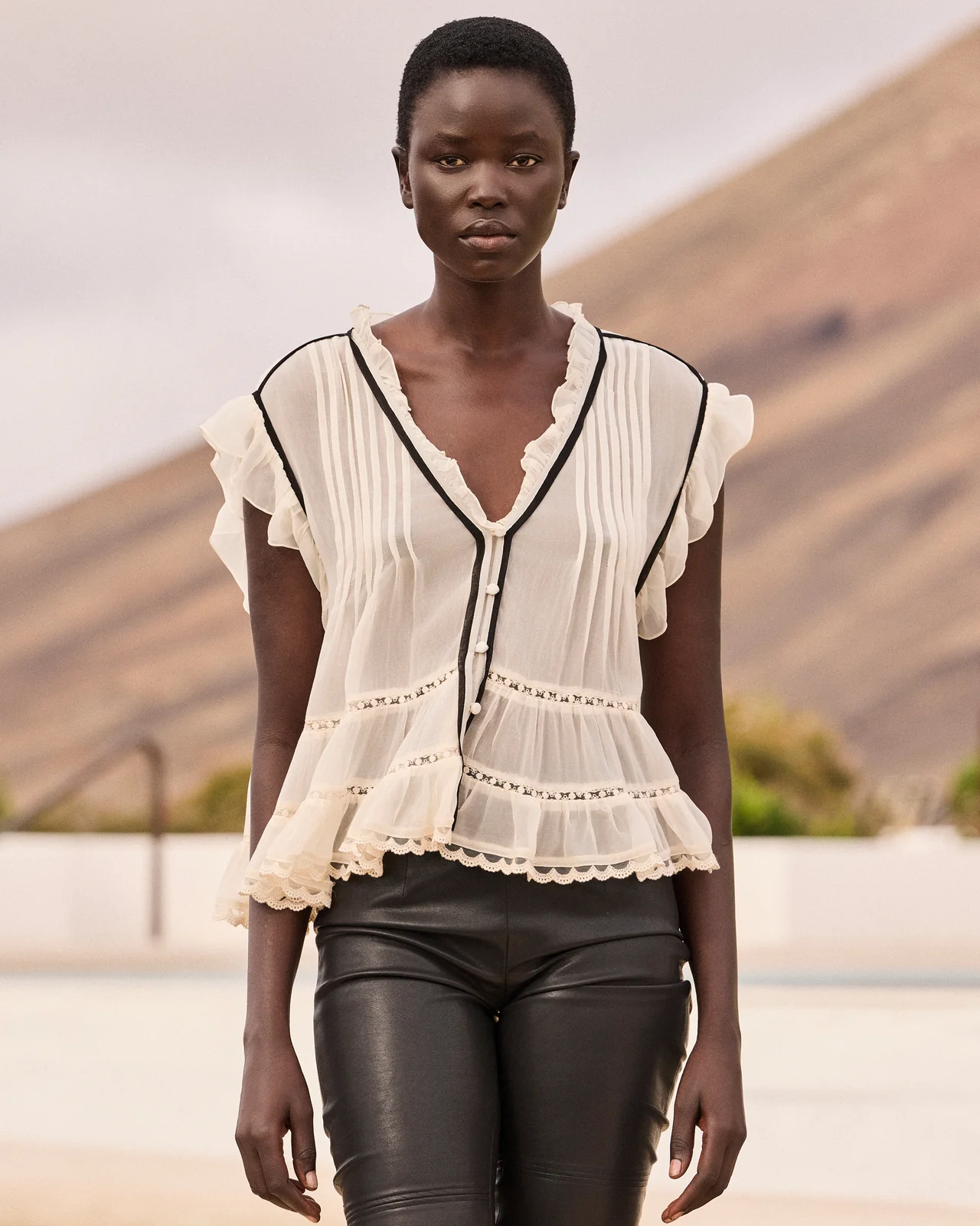 Alternative view of Top Bolly