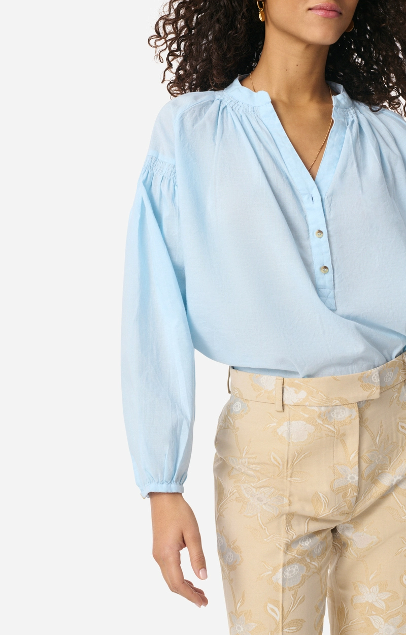 Alternative view of Camicia Nipoa