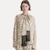 camicia con sciarpina in raso “royal leopard” ivory
