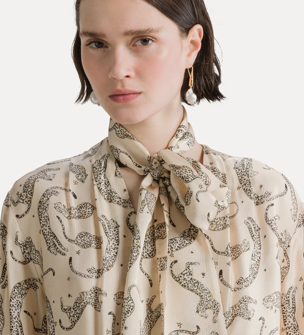 Alternative view of camicia con sciarpina in raso “royal leopard” ivory
